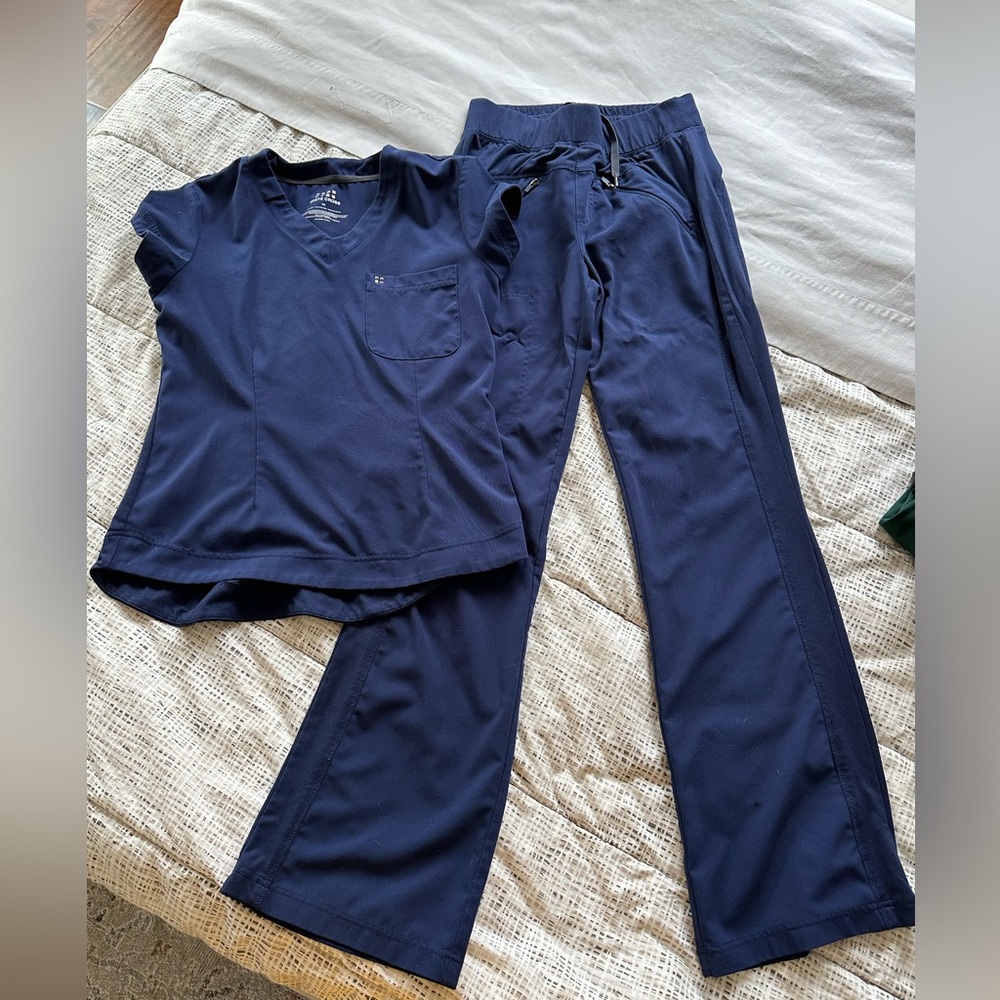 Scrub set